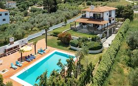 Escada Pool Villa, Near Hanioti #Feelslikehome